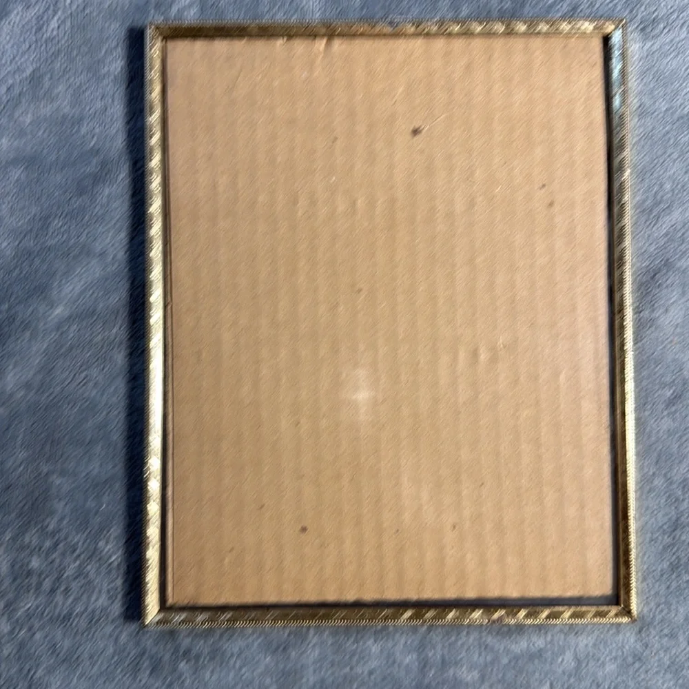 Set of two vintage 8 x 10 picture frames. - Picture 2 of 5